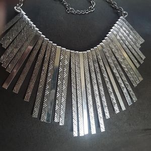 Silver tone neckless